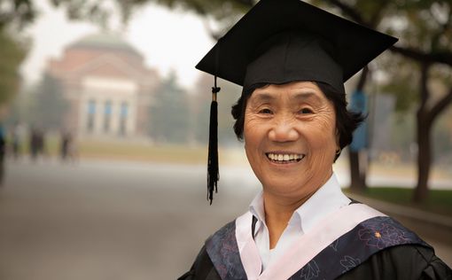 91-летняя тайка получила диплом бакалавра