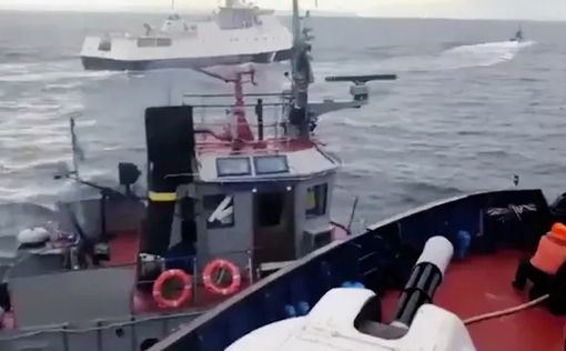 Видео с задержанными кораблями Украины в порту Керчи