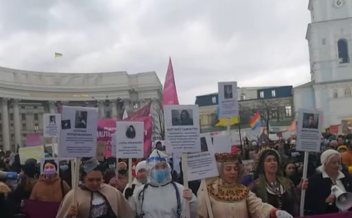 В Киеве националисты напали на Женский марш