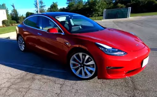 Tesla запускает бесплатный сервис по доставке электрокаров