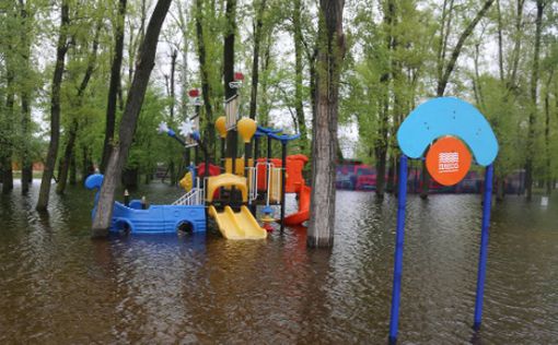 В Киеве половодье: вода затапливает парки
