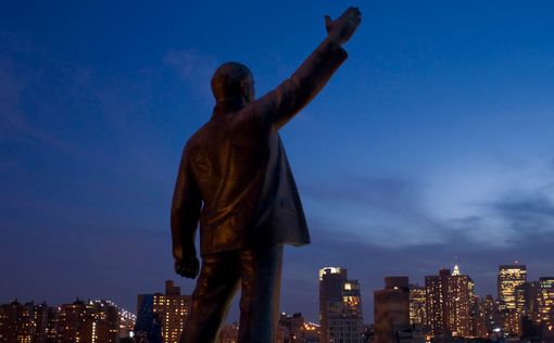 В Нью-Йорке с "Красной площади" убрали статую Ленина