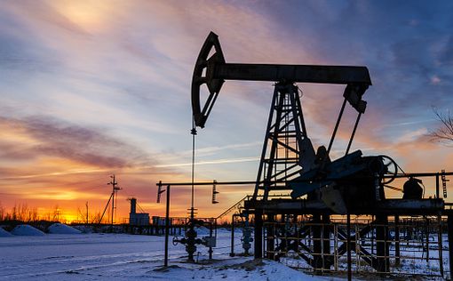 Россия начала сокращать добычу нефти по ускоренному графику