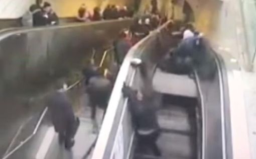 В Стамбуле мужчина провалился в сломанный эскалатор