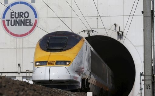 В Швейцарии в туннеле столкнулись поезда