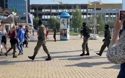 Силовики в Минске продолжают задержания участниц митинга