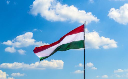 Скандал с Венгрией: депутаты пели молитву, а не гимн?