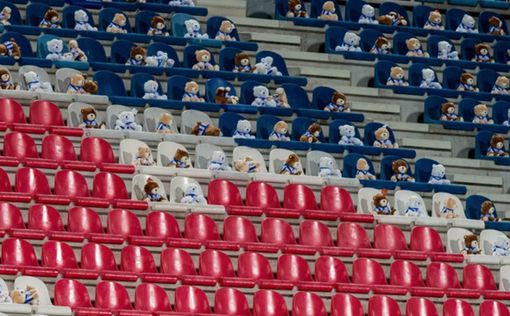 Голландская лига: 15 тысяч плюшевых мишек вместо фанатов
