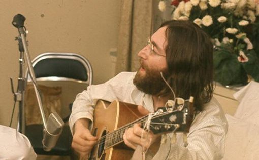 Локон Джона Леннона продали за 35 тысяч долларов