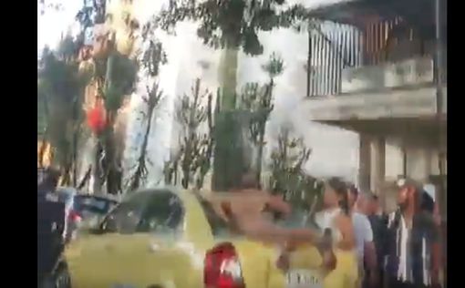 Загадка дня: совершенно голый мужчина упал с дерева прямо на такси