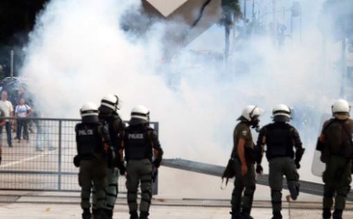 Полиция Греции забрызгала газом фанатов ФК ПАОК