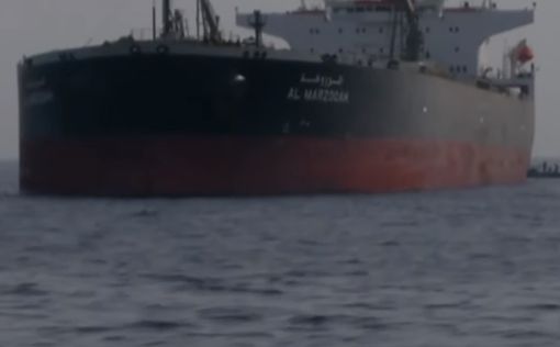 Из атакованного танкера в Оманском заливе просочилась нефть