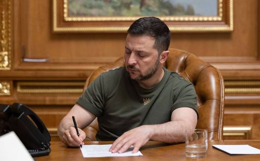Зеленский вернул закон, "наказывающий" украинцев за родственников в оккупации