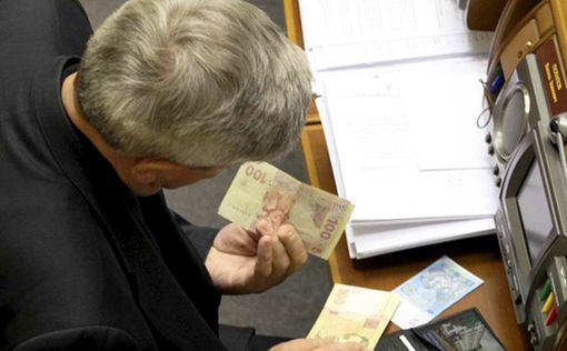 Парадокс – зарплата в Украине растет только у депутатов