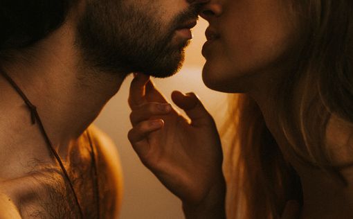 Раскрыт секрет техники поцелуя
