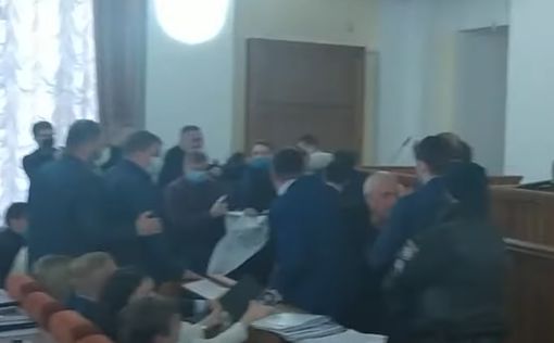 В Харьковском горсовете радикалы напали на депутатов