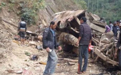 В Непале автобус упал в ущелье, погибли 23 человека
