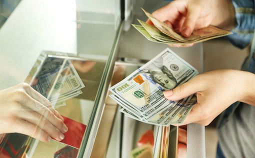 Самое дорогое: украинцы массово избавляются от долларов