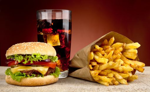 Чизбургеры и газировка: раскрыт "секрет" долголетия