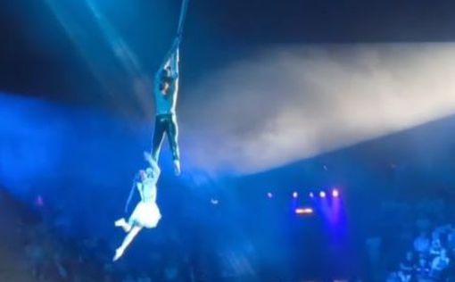 В Запорожском цирке гимнасты сорвались с троса во время представления: видео