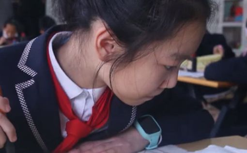 Китайских школьников отслеживают с помощью умной формы