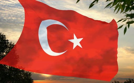 Турция продолжает масштабные морские учения