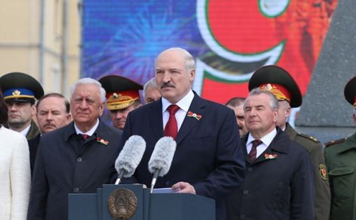 Лукашенко: Минск не позволит переписывать историю ВОВ
