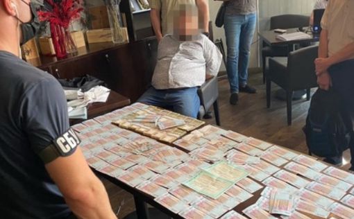 СБУ задержала чиновника на миллионной взятке