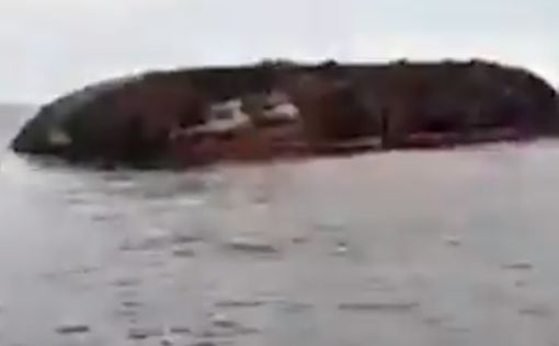Одесса: из затонувшего танкера продолжает выливаться топливо