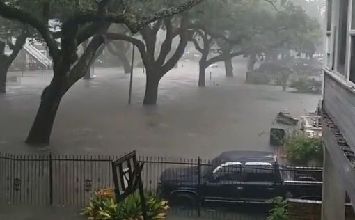 К Луизиане мчится тропический шторм Барри