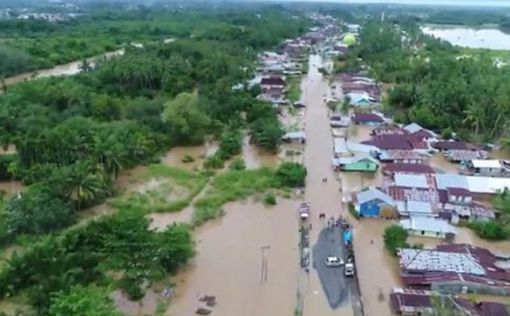 Мощные наводнения на Суматре забрали жизни 29 человек