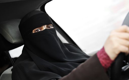 В Германии будут штрафовать мусульманок в бурке и за рулем