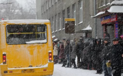Снег: транспорт в Киеве курсирует без соблюдения графика