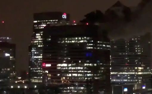 В деловом квартале Лондона загорелся небоскреб