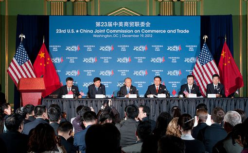 Китай призвал США не политизировать экономические вопросы