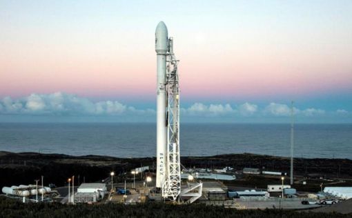 Маск отправил Falcon 9 покорять космос