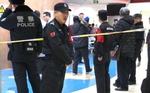 В Пекине неизвестный напал на школьников, 20 пострадавших