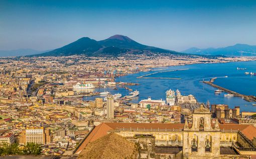 Ученые: Неаполю грозит извержение вулкана
