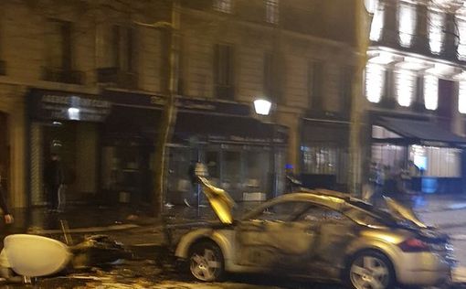 Ситуация в Париже вышла из под контроля: грабят здание биржи