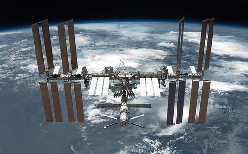 Космонавты заклеили трещину на МКС новой заплаткой