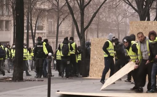 СМИ: в массовых протестах во Франции погибли уже 10 человек