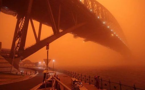 Гигантская песчаная буря накрыла Австралию