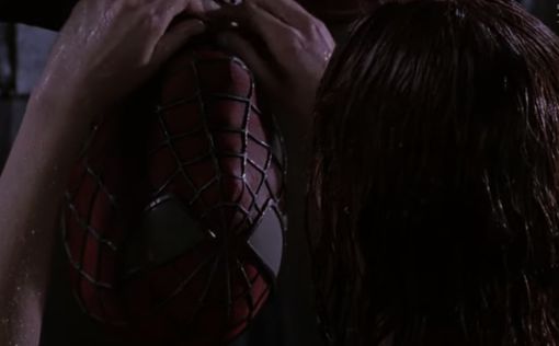 Раскрыты неожиданные детали о знаменитой сцене поцелуя в "Человеке-пауке"