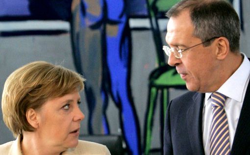 Меркель обсудила с Лавровым Сирию и Украину