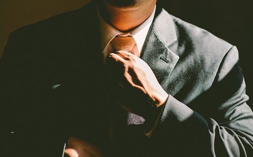 Медики предупредили об опасности галстуков для мужчин