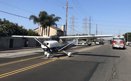 В США пилот-новичок посадила самолет посреди улицы