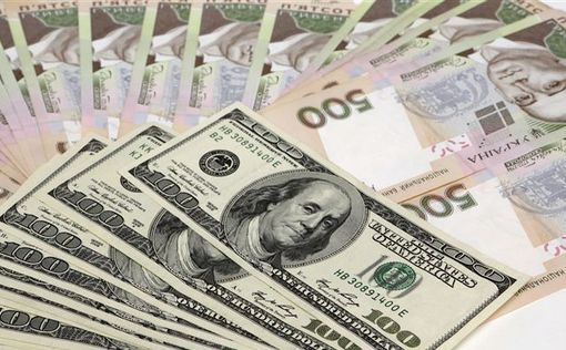В Украине нацвалюта падает, доллар растет