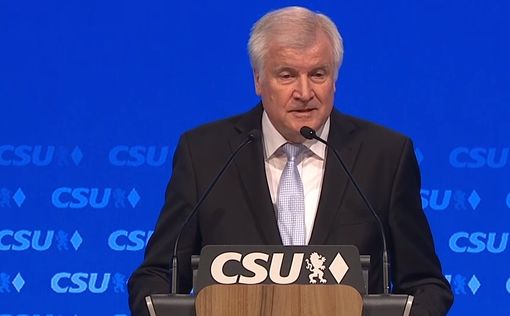 Мигранты требуют отставки главы МВД Германии