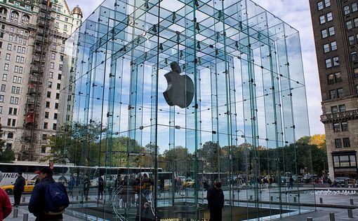 Директорам Apple сократили зарплату на пару миллионов