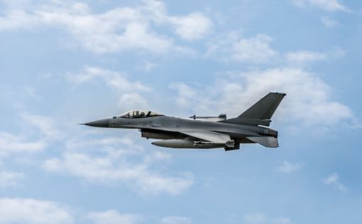 F-16 перехвачен при сближении с самолетом Шойгу